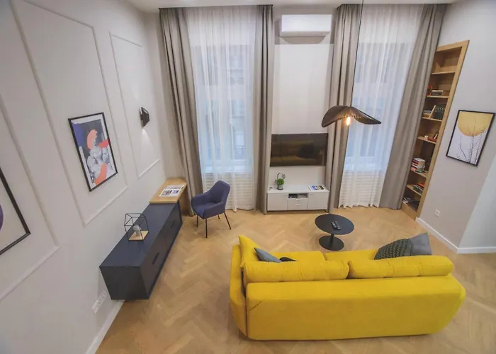 At The Castle Apartament *